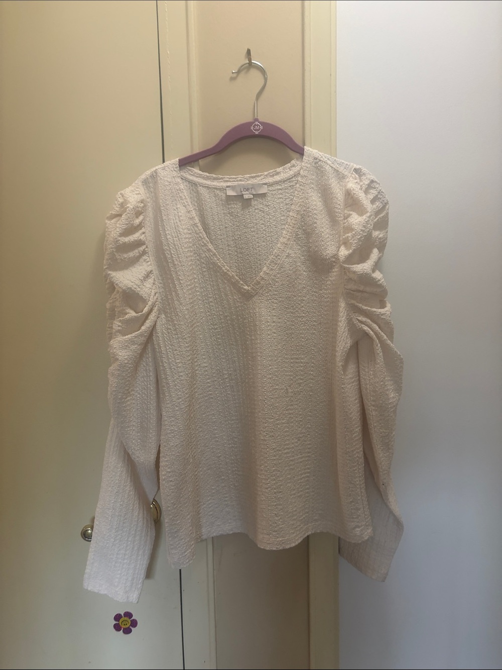 LOFT Cream Ruched Sleeve V-Neck Long Sleeve Top